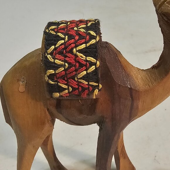 Hand Carved Camel Olive Wood Statue Holy Land Bethlehem Red Woven Saddle 3.75" - Picture 4 of 7